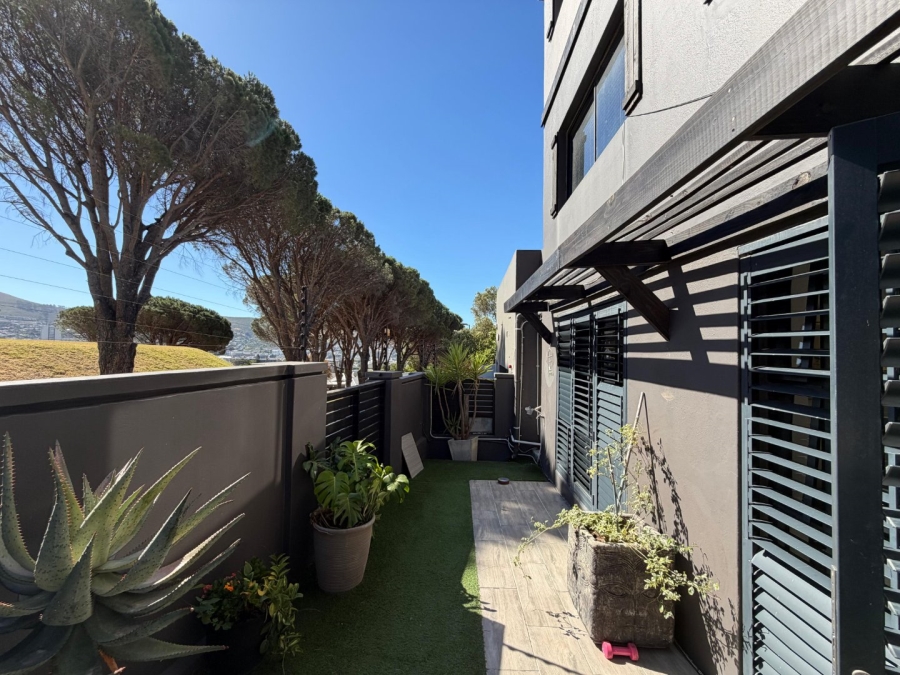 6 Bedroom Property for Sale in Vredehoek Western Cape